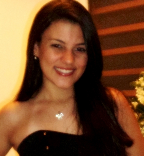 As luzes multicoloridas da felicidade estão dentro de nós. É preciso nos bastar, nos devorar, nos amar, nos nutrir de nós mesmos.
