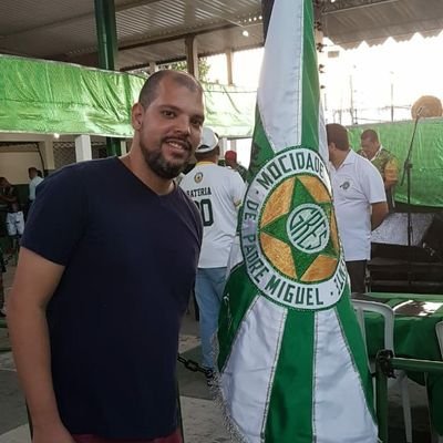 Amante do Basquete, futebol, carnaval e do Rio de Janeiro.
