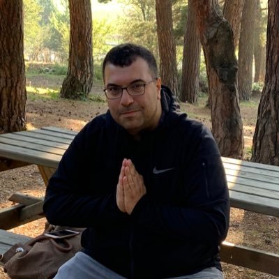 Pranik Şifa ile Mucizeler eğitmeni . Günlerini şifa yapıp insanların iyileşmesine yardımcı olarak ve Pranik Şifayı tanıtarak geçiriyor. Viva La GMCKS