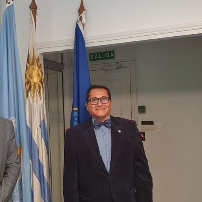 médico cirujano, salubrista público y gerente social por la salud y el bienestar