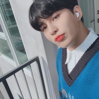 yunnhoes's profile picture. || EIGHT MAKES ONE TEAM ||
biased to yunho but keeps getting wrecked by jongho 😭 ps,,i need more yunjongho pls