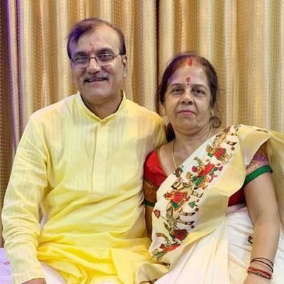 BANKER
(कवि,लेखक)
जबसे अजीब लोग हुकूमत में आ गये,
सारे शरीफ लोग अदालत में आ गये।
बोतल बटोर करके विधायक निवास की,
झाडू लगाने वाले रईसत में आ गये।