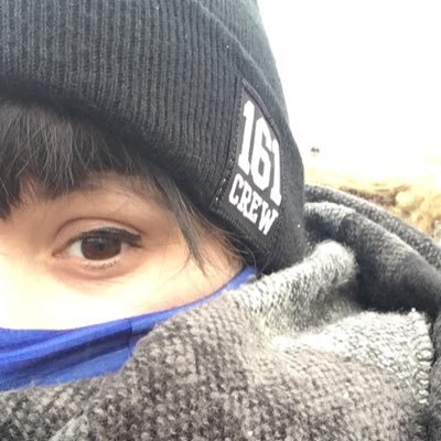 FrauElo's profile picture. sturmhauben betonen meine wütenden augen. 🦈 die pöbeltante aus der süd & block h. 🔪 she/her