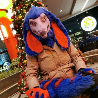 Animal lover, Loves to sing, makes and sells animal costumes. Can also find me @kuriskreations and @keeywah I am much more active there.