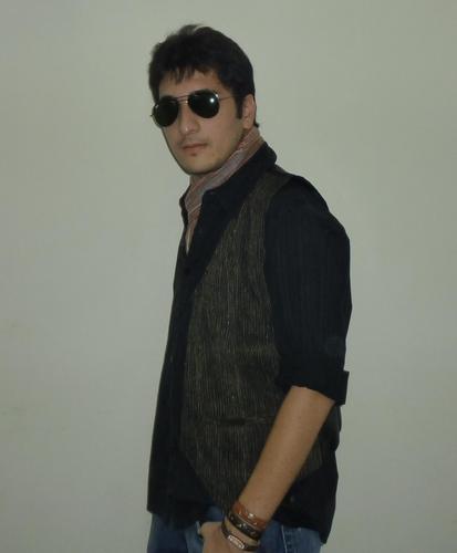 arpit_singhal's profile picture. love....laugh...live