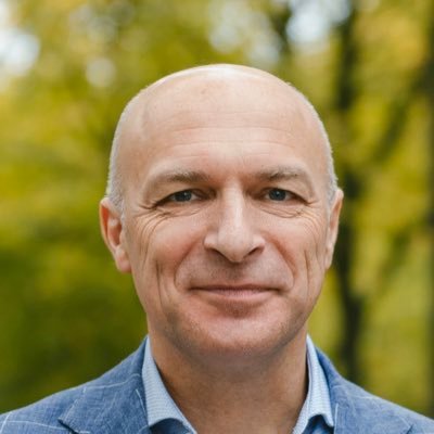 Directeur Universitair Psychiatrisch Centrum Duffel & Voorzitter Wit-Gele Kruis Vlaanderen - eigen gedachten vanuit een Hart voor non-profit