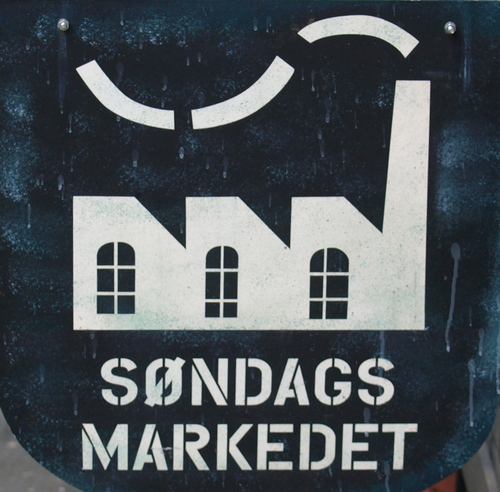 Marked der små og store kreative sjeler kan møtes og selge produktene sine. Alt fra keramikk, smykker, bilder, kort, votter, sjal, luer, vintageklær/sko/vesker