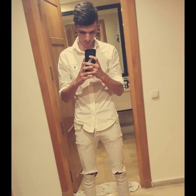 hichemleroi4's profile picture. 