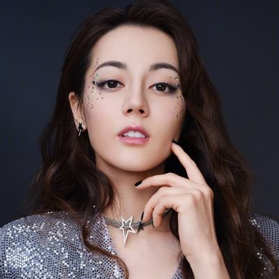 Fã base brasileira dedicada à cantora, modelo e atriz Dilraba Dilmurat ||