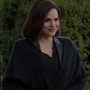 ''La próxima vez que un final feliz llame a mi puerta voy a estar lista. No voy a dejar que este libro me detenga de nuevo''-Regina Mills