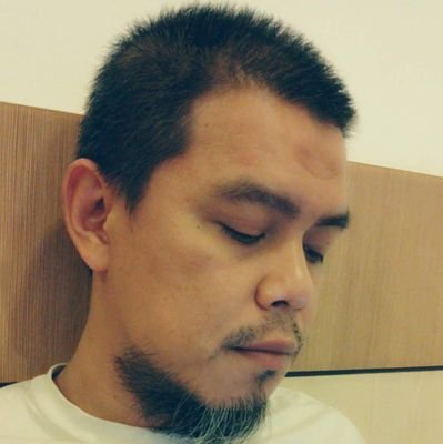 EsaIbnalee's profile picture. 