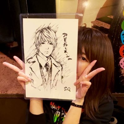 みそねー ネイルはよく褒めていただきますけれども 常にマニキュアしてるせいで自爪は割と汚いですわ 除光液で表面ガサガサ だし 根元から先に行くにつれてうっすら黄色くなってきたり 縦スジが目立ったり あとひどい二枚爪