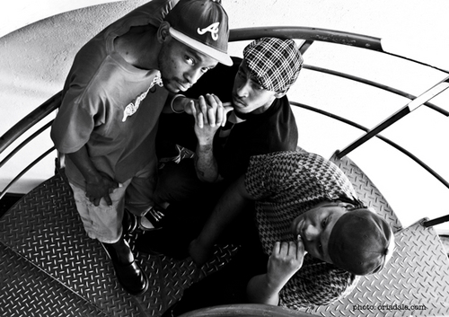 Spinx (MC),Kompozitioner (producer), Rizla (MC). Hip Hop Crew from Bulawayo (Zimbabwe). More info http://t.co/bqjf3fnm or email skrgnb1@gmail.com