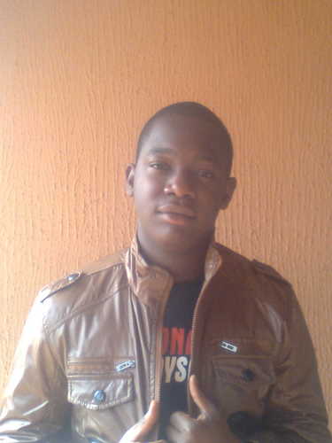 Cool luking, easy going attitude..i love soccer,music and reading stuff..if u feel me feel free 2 hala at ur boy juan.