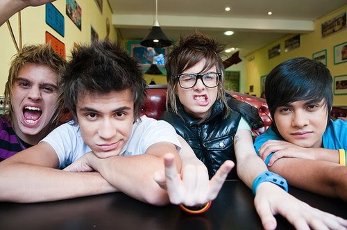 FC criado especialmente para os meninos mais lindos do mundo:@pelanzarestart @thomasrestart @pelurestart @kobarestart!since:03-01-2011.since :03-01-2011