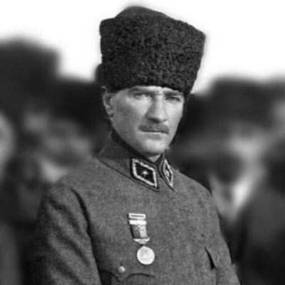Hiçbirşey olmana gerek yok, sadece iyi bir insan yeterli. Atatürk❤️