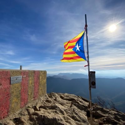 Els meus dos ❤️❤️: La meva família i Catalunya. Nacionalista catalana. Catalonia is not Spain, som una Nació ocupada. No em conformo només amb la versió oficial