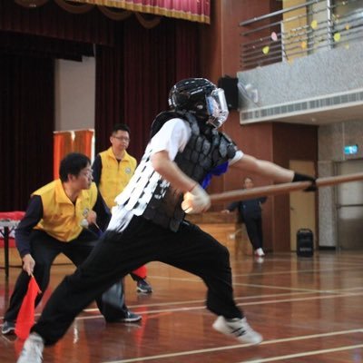 日本大槍協会 自分の長槍の試合です ２ステップで間合いを詰めた後の面突きが決まりました スピードが求められる競技は足捌きがとても重要なので 自分の教室に初めて来て下さった方は 突く動作を覚える前にすり足やステップなどの足捌きを覚えてもらっ