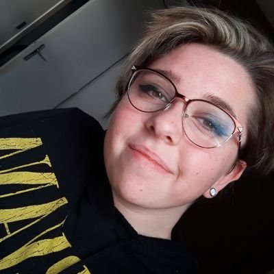 absolutemyramen's profile picture. étudiante en science et production horticole et fleuriste | je sais faire des ramens et je suis amoureuse 🥰