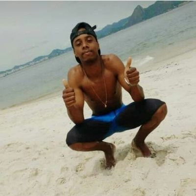 🎶Só dá valor a paz quem já viveu na guerra e quem vive na guerra sabe que morre quem erra..!