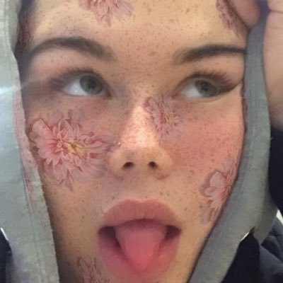 dwcs9's profile picture. Katja🐉