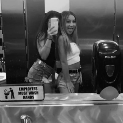 giannapetronel1's profile picture. 