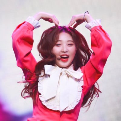 angeIicore's profile picture. #YEOJIN: I'm a little baby. My hands are little. My features are small. I'm a little baby