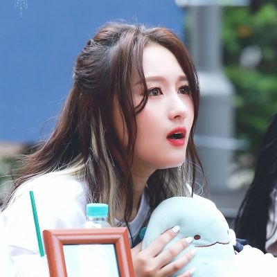 this acc was created to remind you that Siyeon loves you vv much! follow for cute reminders 💞 (I always follow back!)