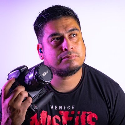 Los Angeles based freelance photographer. Specializing in portraits, crossfit photography, and anything decently artsy.