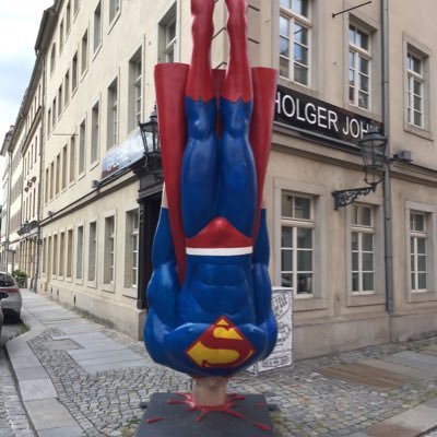 ClumsyBloom's profile picture. Starhiker - Raising Stars From Garbage On The Street / Hier was zu den schmutzigen E-Autos https://t.co/gJP7gnY0U8