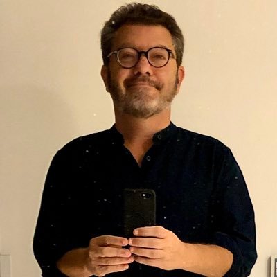 Curioso. Periodista de El Diario Vasco. Cultura con “incursiones” en Gastronomía. Cada sábado publico La Agenda Portátil. Fui feliz haciendo 'Keridos Monstruos'