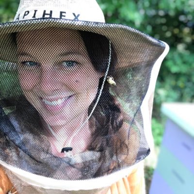 Beekeeper and College instructor for Adventure Expeditions and Interpretive Leadership Fanshawe 🐝🌲#MotherOfBees