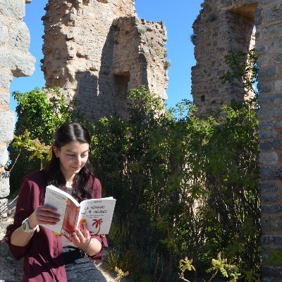 Meg_crz's profile picture. Grande rêveuse et petite curieuse, je vous fais connaitre mes  découvertes et mes coups de coeur ! Livres, séries, jeux, ...