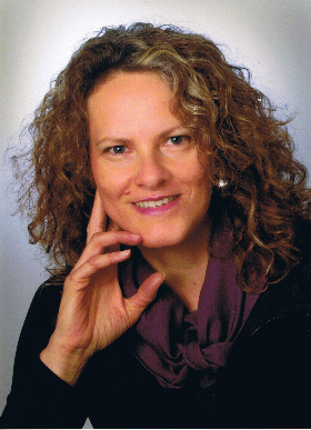 Barbara Dux, Jahrgang 1962 Coiffeuse, Professionelle Ausbildung zur Imageberaterin,Schminken Ernährung