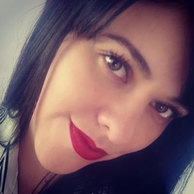 Profesión: Analista de mercados y Locutora.
Que nunca te abandonen el amor y la verdad: llévalos siempre alrededor de tu cuello y escríbelos en el libro de tu ❤