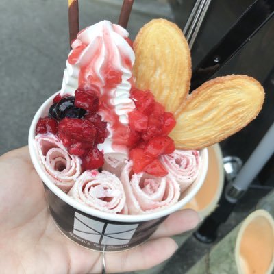A うちのお嬢様 10ヶ月なのにずりばいはするけどハイハイしないですよ 机に立たせたらつかまり立ちするけど自分ではもうちょっとってとこまでしかしないです A うちのお嬢様 10ヶ月なのにずりばいはするけどハイハイしないですよ 机に立たせたらつかまり立ちするけど自分ではもうちょっとってとこまでしかしないです
