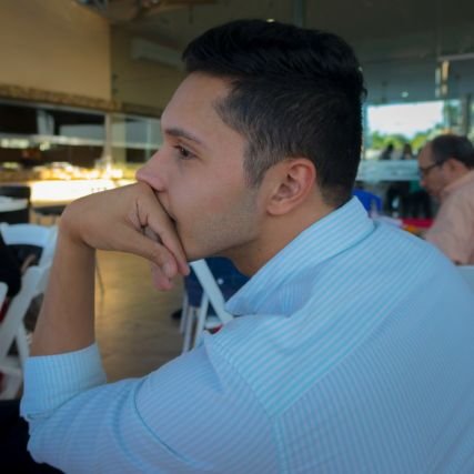 RodriigoBurgos's profile picture. Engineer | Investor | Data Freak
