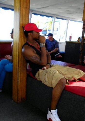 IWantYoMoms401k's profile picture. 19, I jus play football...eat n sleep...#10.....jet life til da nex life...