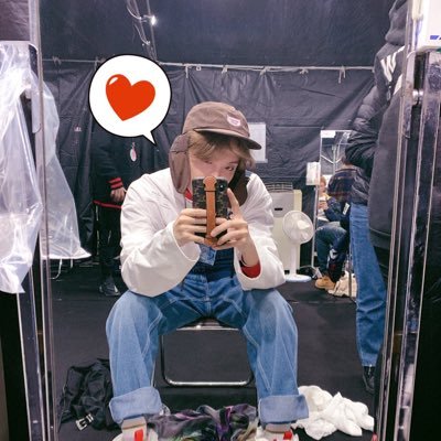 Y8mnbA3ldLRzlWF's profile picture. 