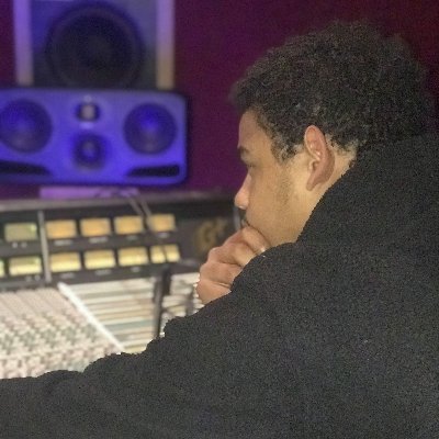 __Chaaos's profile picture. Student audio engineer 🎚 RECORDING /MIXING 🎛