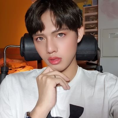 💯Official account
🎂22nd Mar👻
📷freelance model👫
👑I’m the king👑
😘Music lover🎶
�😉U will find a boy better than me but U don’t find boy like 😃