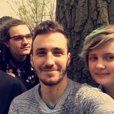 Osrs and chess. Will occasionally go outside and kick a ball around a field too.
