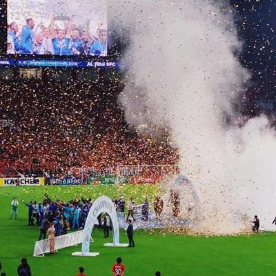 انسان لا أكثر...
عاشق ومحب للزعيم العالمي.. كبير آسيا ومدريدددددي ملكي للنخااااااع # البلانكو