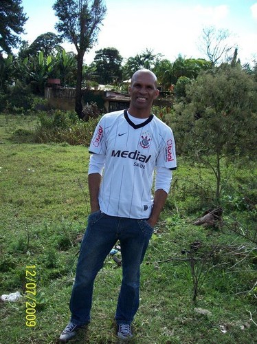 Moreno 1.90mt solteiro feliz adoro amigos esportes filmes e musicas