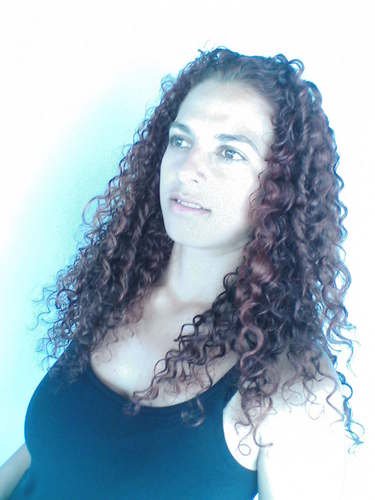 Ruiva, 25 anos, louca por chocolate, amo tango...