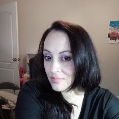 connymoore's profile picture. Mom of 5. Exiliada Voluntaria. La falta de marraqueta y salteña  me hicieron cruel y amarga! Abogado sin amor por la práctica. Benditos sean los buenos libros.