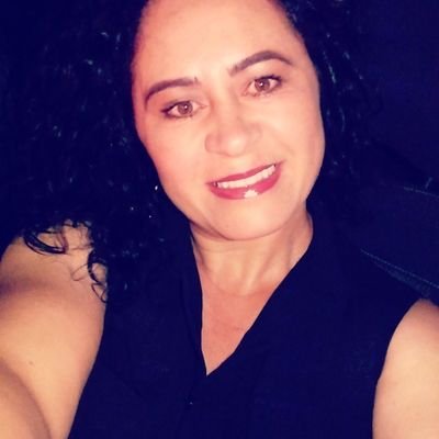 cris_perla's profile picture. Sou como você me vê,
posso ser leve como uma brisa,
ou forte como uma ventania,
depende de quando,
e como você me vê passar.