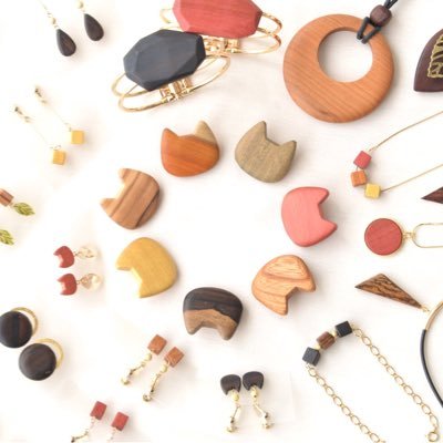 morinoiro_photo's profile picture. 色彩豊かな銘木を使用した無着色の木のアクセサリーなど、宮崎県産材から世界の銘木までを使い商品を制作。creema 等でも一部販売中。
