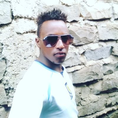 I love music to motivate me all day long, I keep smile as priority
😜😜😜😜