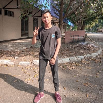 kurkurras's profile picture. silent is gold.